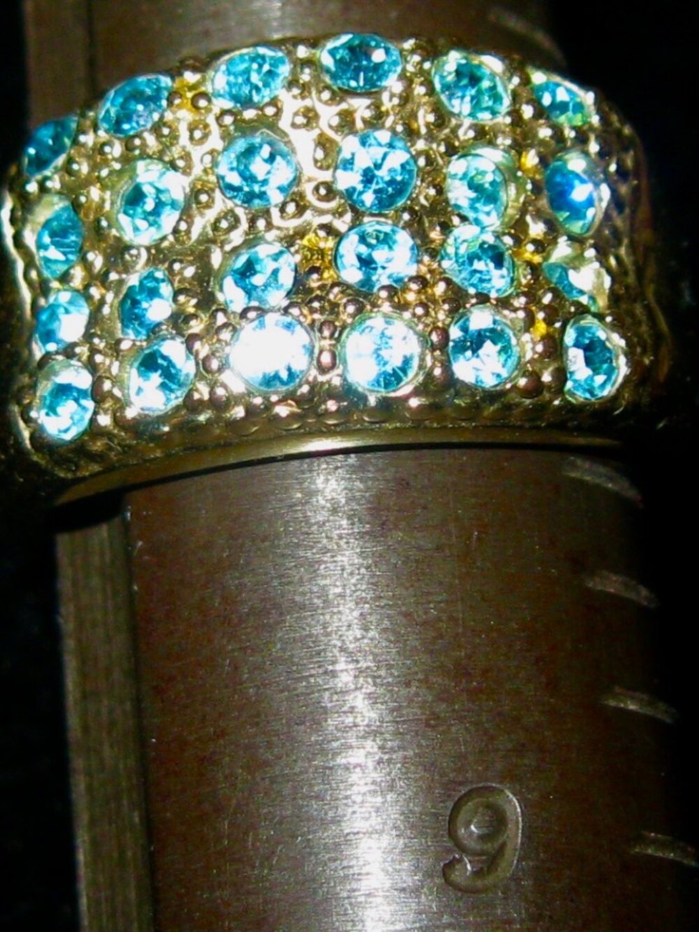 KIRKS FOLLY OLD STOCK AQUA RHINESTONE RING SIZE 8 W/GOLD TONE BAND